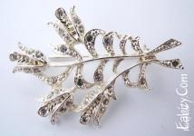 400грн Брошь- серебристые цветы с кристаллами, гальваника -серебро,размер 43х30мм,7762-4586 . Чехия.-1